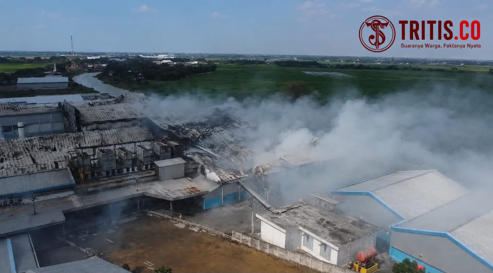 Pabrik Pengolahan Ikan Dua Putra di Pati Terbakar, Asap Hitam Membumbung Tinggi