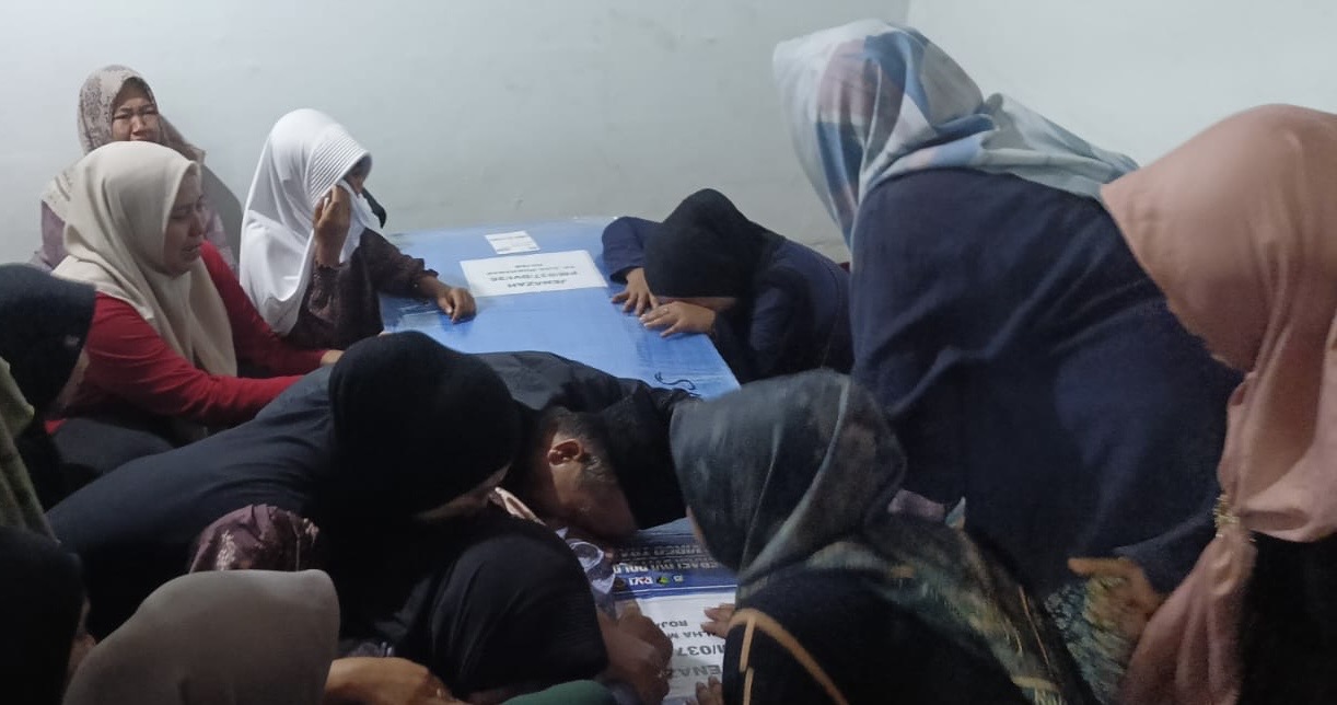 Pulang dalam Duka, Jenazah Korban KM Virgo Transport 8 Ilham Rojab Tiba di Bantrung