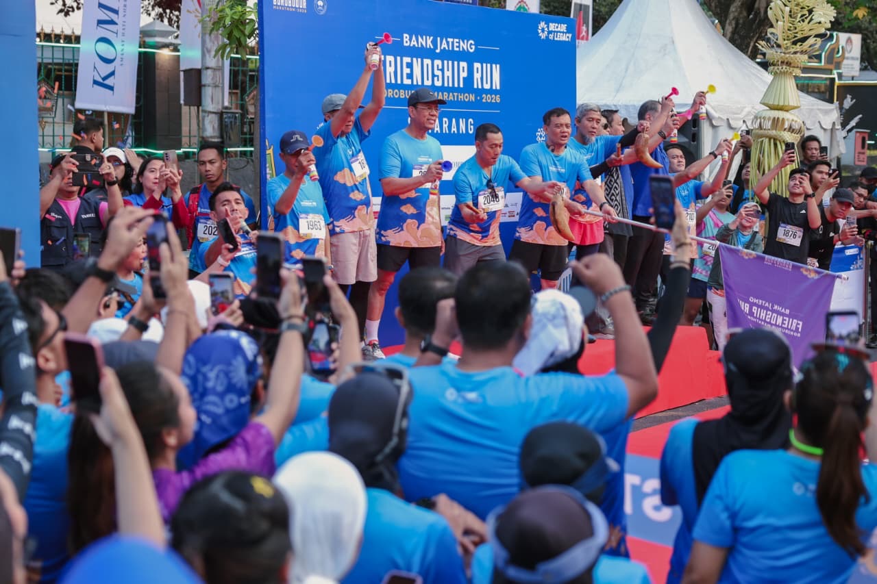 Pemanasan Borobudur Marathon 2026, Ribuan Peserta Ramaikan Bank Jateng Friendship Run di Semarang