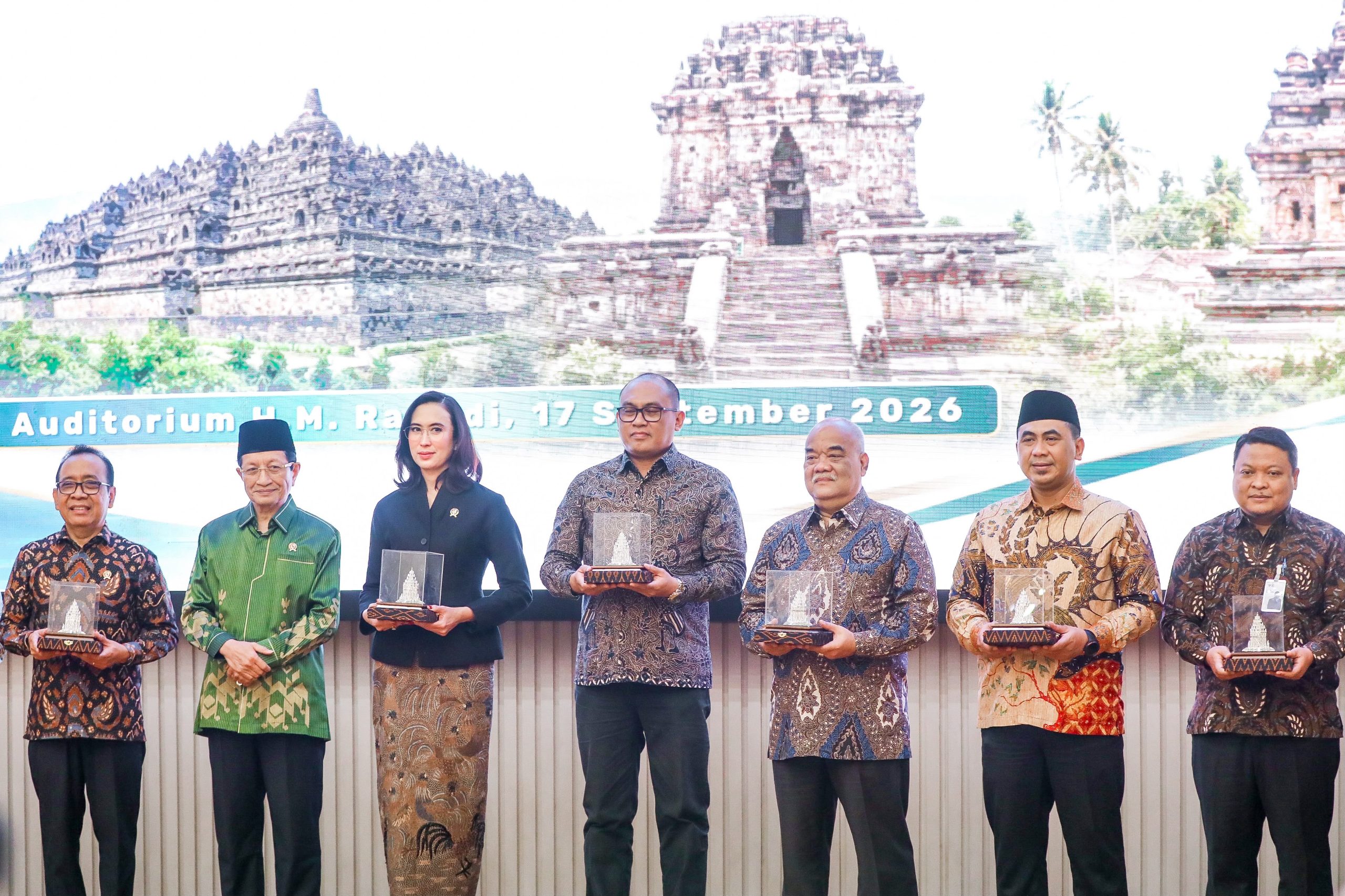 Prambanan hingga Borobudur Difungsikan Jadi Ruang Ibadah, Taj Yasin Ungkap Potensi Besar Wisata Religi